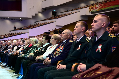 \"Мы не забыли\". Лукашенко на торжественном собрании к 80-летию Победы напомнил о важных уроках истории