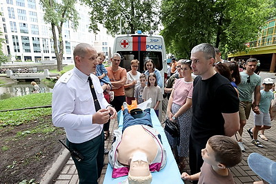 Интерактивные площадки, выставка техники и водная феерия. День пожарной службы отметили в Минске