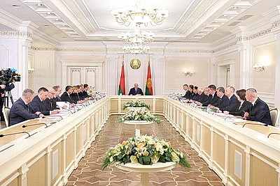 Лукашенко провел совещание с руководством Совмина