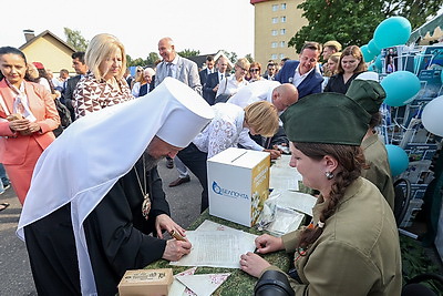 День белорусской письменности. В Лиде прошло открытие новой скульптуры, памятное гашение марки, презентации