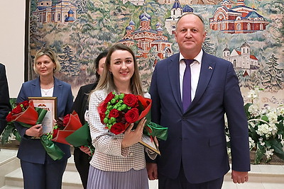 \"Каждый день спасают жизни\". В Минской области чествовали лучших медработников
