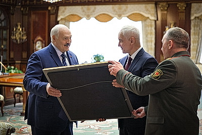 Лукашенко провел встречу с министром обороны России