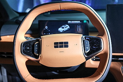\"БЕЛДЖИ\" презентовал первый белорусский гибрид BELGEE X80 PHEV