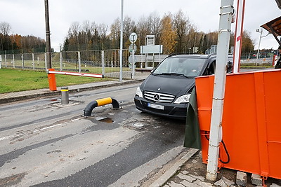 Это \"как-то не по-человечески\". Что происходит на границе с Литвой в \"Каменном Логе\"