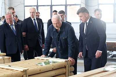 Лукашенко во время рабочей поездки в Витебскую область посетил Оршанский лесхоз