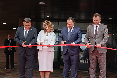 Современная и просторная. Новая школа в Боровлянах на 1 тыс. мест приняла первых учеников