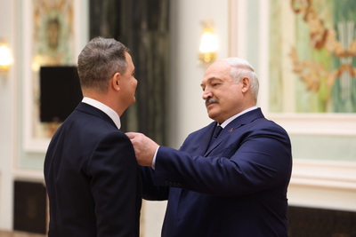 Лукашенко вручил государственные награды заслуженным представителям различных сфер