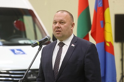 Ключи от микроавтобусов передали в соцучреждения страны
