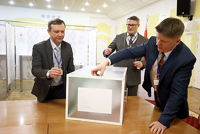В Беларуси закрылись избирательные участки, начался подсчет голосов