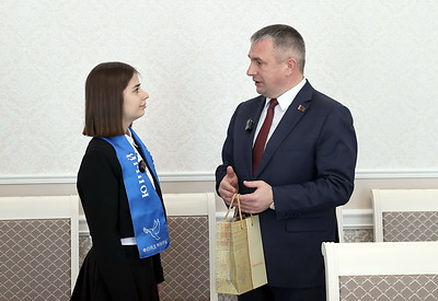 Школьница из Гомельского района получила семена арбуза от Президента