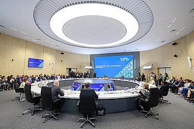 ЕЭФ: деловая программа форума продолжается