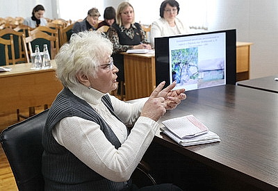 Строительство бассейна и приобретение жилья. Что интересовало жителей Наровли на приеме Крупко
