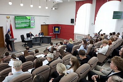 \"Беречь страницы нашей истории\". В Могилеве открыли молодежный форум Союзного государства