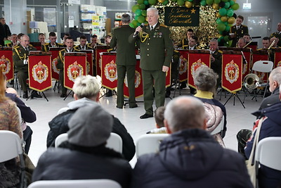 Увидеть военную технику и попробовать солдатскую кашу. Как День защитников Отечества встретили в Минске