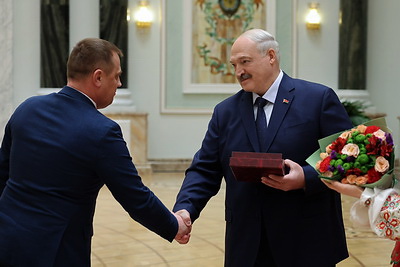 Лукашенко вручил первые Государственные знаки качества в истории суверенной Беларуси