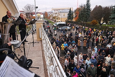 В Гомеле открыли обновленный пешеходный мост через Сож