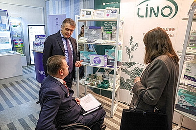 Средства гигиены, специальная обувь и одежда. Что предлагают предприятия \"Беллегпрома\" для людей с инвалидностью