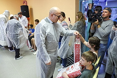 \"Здесь работают настоящие волшебники\". Сергеенко поздравил детей в РНПЦ травматологии и ортопедии