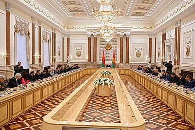 О смыслах Дня народного единства. Лукашенко проводит большую встречу с идеологическим активом и экспертами