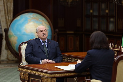 Лукашенко принял с докладом Кочанову