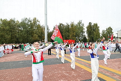 В Орше в День народного единства открылась площадь Государственного флага