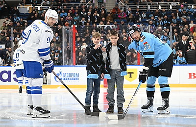 Хоккеисты \"Динамо\" разгромили московских одноклубников