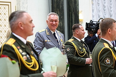 Лукашенко накануне Дня народного единства вручил госнаграды