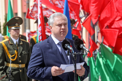 \"Память о вас никогда не умрет\". Обновленный памятник погибшим в ВОВ гомсельмашевцам открыли в Гомеле