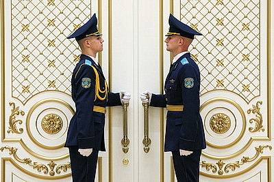 Лукашенко накануне Дня народного единства вручил госнаграды