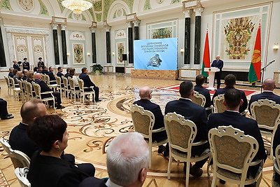 Лукашенко вручил первые Государственные знаки качества в истории суверенной Беларуси