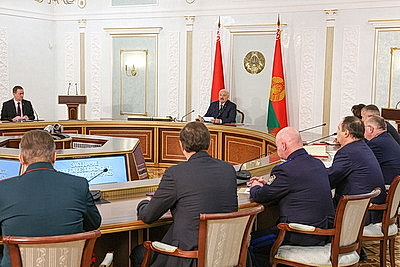 Лукашенко указал на милитаризацию западных стран и необходимость актуализировать оборонные действия