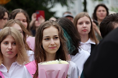 Последние звонки прозвенели для выпускников школ Беларуси