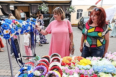 Сувениры, игрушки, аксессуары. Более 400 ремесленников участвуют в \"Задзвінскім кірмашы\" в Витебске