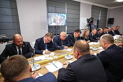 Лукашенко ознакомился с развитием в Беларуси птицеводческой отрасли