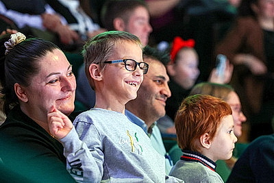 Зимняя сказка на манеже. Благотворительное представление для детей из Минска прошло в Белгосцирке