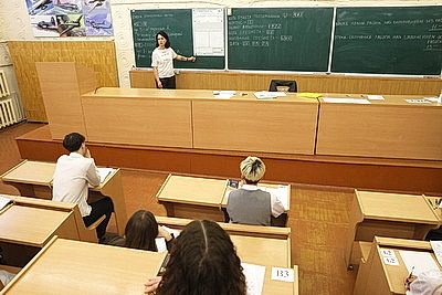 Централизованные испытания начались одновременно по всей стране
