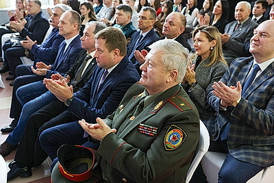 Впервые в истории. Выпускникам Белорусской академии авиации вручили лицензии пилотов