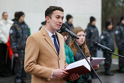 В школе №35 Минска открыли мурал в честь Героя Советского Союза Домулло Азизова