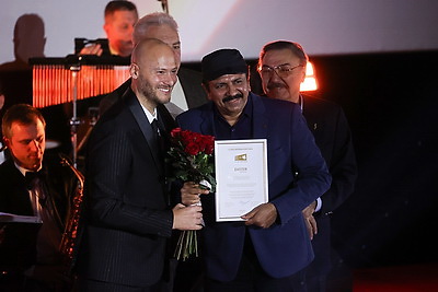 \"Лiстапад\": специальный приз Президента Беларуси присужден китайскому режиссеру Чжан Чжуну