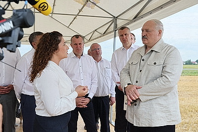 Лукашенко ознакомился с состоянием дел на агрокомбинате \"Заря\"