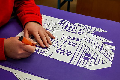 Белорусское ремесло возвращается. В Могилеве студенты колледжа осваивают вытинанку