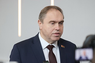 Дроны и цифровые двойники: выставка в области ИИ и робототехники проходит в Минске