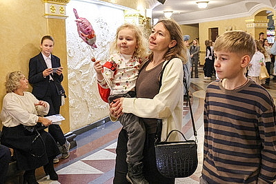 Зимняя сказка на манеже. Благотворительное представление для детей из Минска прошло в Белгосцирке