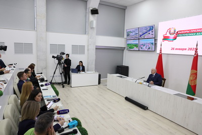 Лукашенко проголосовал на президентских выборах и провел пресс-конференцию для СМИ