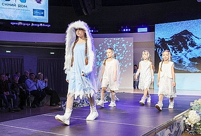 Дизайнеры и театры моды из Беларуси и России приняли участие в фестивале-конкурсе \"Синий дом\" в Витебске