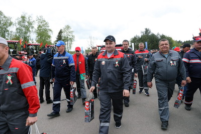 Для побед на полях. 80 новых комбайнов отправились в хозяйства Минской области