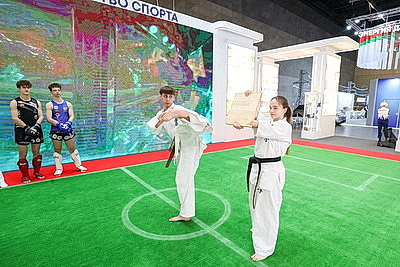 Делегаты ВНС из разных регионов страны посетили выставку \"Моя Беларусь\"