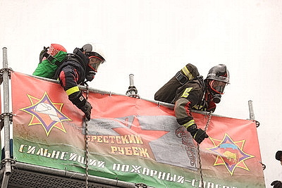 Соревнования спасателей-пожарных стартовали в Бресте