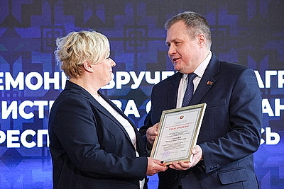 Впервые в истории. Выпускникам Белорусской академии авиации вручили лицензии пилотов