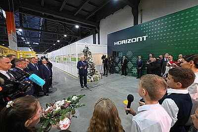 Лукашенко на \"Горизонте\" дал официальный старт массовому роботизированному производству телевизоров с ИИ